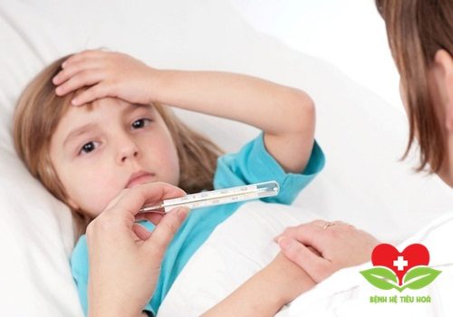 Bác sĩ chuyên khoa hướng dẫn cách chăm sóc người bị sốt đúng cách