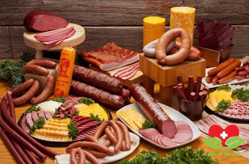 Thịt chế biến sẵn mang đến nhiều nguy cơ